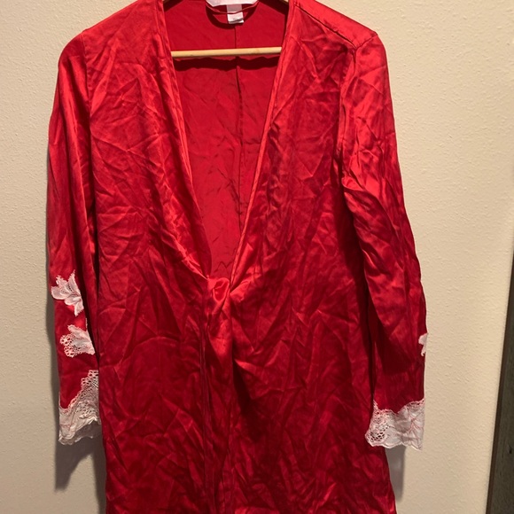 Robes - Picture 3 of 4